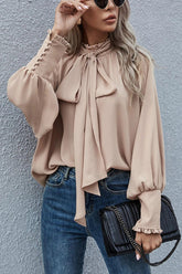 „Not Ready for It“-Bluse mit Bindekragen